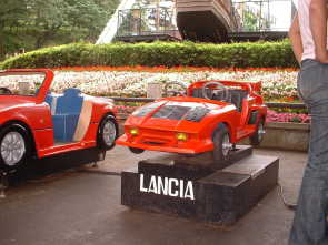 旧車「ランチアストラトス」の遊園地の遊具